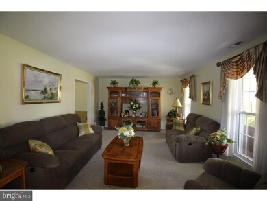 28 Tanglewood Dr, Langhorne, PA 19047 - photo 5