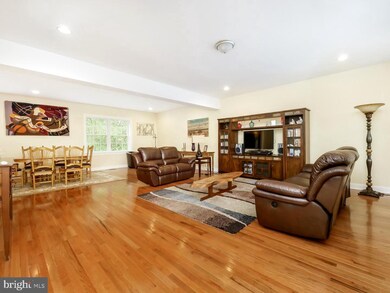 70 Jennifer Ln, Morrisville, PA 19067 - photo 5