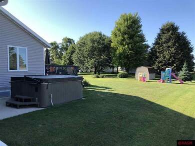 1426 Birchwood Dr, New Ulm, MN 56073 - photo 3