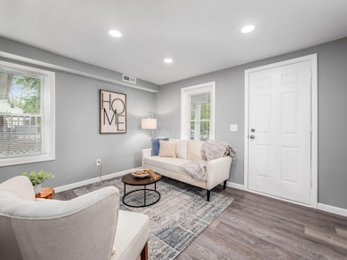 2767 Hiawatha St, Columbus, OH 43211 - photo 4