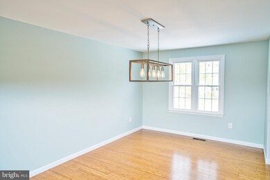 15302 Harmony Hill Ct, Centreville, VA 20120 - photo 5