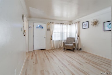 8236 Pierson St, Detroit, MI 48228 - photo 5