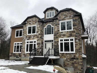 61 Tibbett Cir, Fitchburg, MA 01420 - photo 2