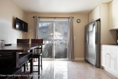 110 Lorraine Loop Kitchen1