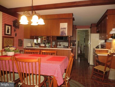 335 E Cedar St, New Holland, PA 17557 - photo 3