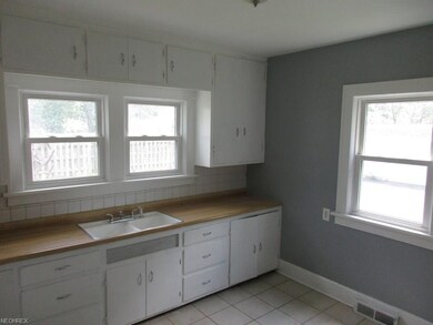 20664 Miller Ave unit down, Cleveland, OH 44119 - photo 3