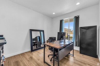 8318 N Sun Crest Dr, Eagle Mountain, UT 84005 - photo 4