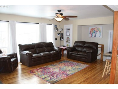 723 E 19th St, the Dalles, OR 97058 - photo 4