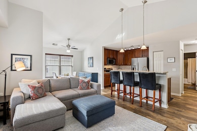 N16W26500 Meadowgrass Cir unit B, Pewaukee, WI 53072 - photo 5