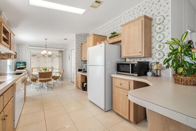 215 Outer Dr 19