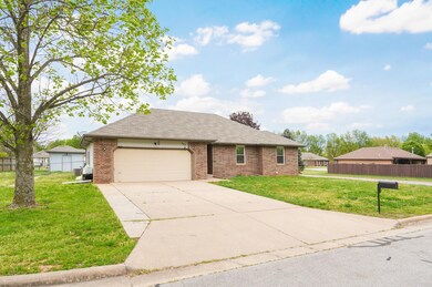 403 E Chet Atkins Ct-2