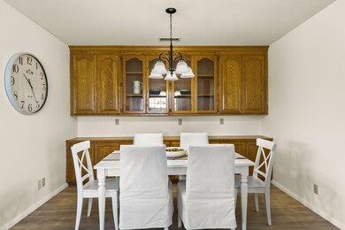 2-web-or-mls-UpmarketMedia_384WOakView (