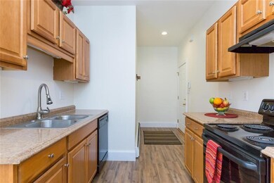 27 School St unit 4, Freeport, ME 04032 - photo 4