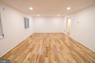 1554 Goldenrain Ct, Reston, VA 20190 - photo 5