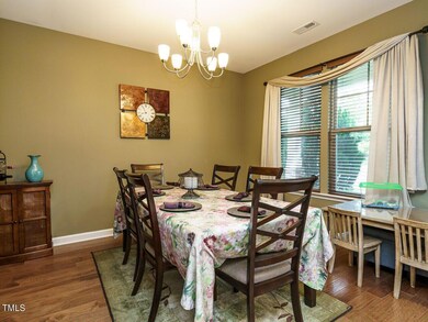 005-1280x960-dining-room