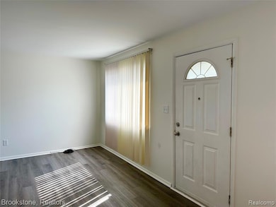 17459 Roseville Blvd, Roseville, MI 48066 - photo 4