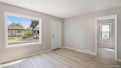 11211 Chalmers Ave, Warren, MI 48089 - photo 6