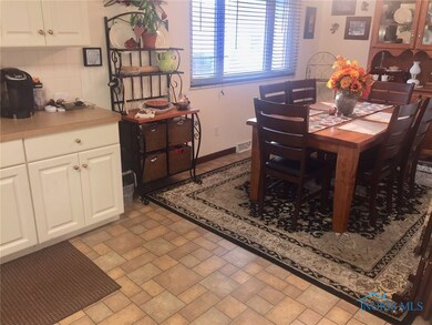 Dining room have plenty of room for hutch table an