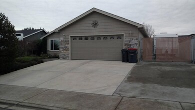 1104 Gate Park Dr, Central Point, OR 97502 - photo 2