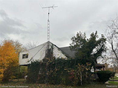 638 E Pasadena Ave, Flint, MI 48505 - photo 3