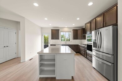 939 Coletta Cir, Naperville, IL 60563 - photo 6