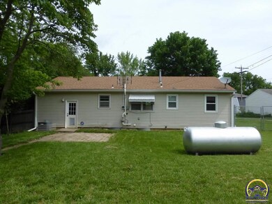 103 W 5th St, Hoyt, KS 66440 - photo 4