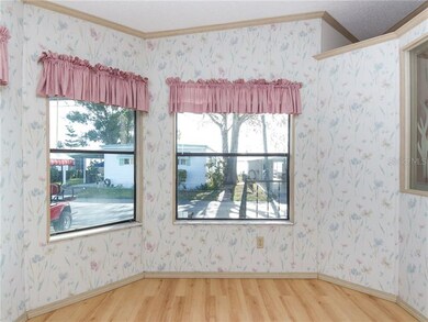 518 Sinclair Cir, Tavares, FL 32778 - photo 4