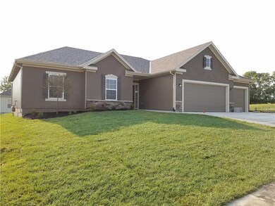 307 Crestview Ct, Raymore, MO 64083 - photo 2
