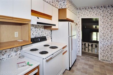 828 E Michigan Ave, Marshall, MI 49068 - photo 5