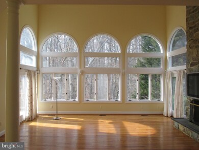 10324 Windsor View Dr, Potomac, MD 20854 - photo 2