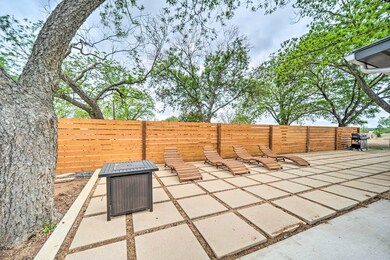 1788 W Live Oak St, Fredericksburg, TX 78624 - photo 4
