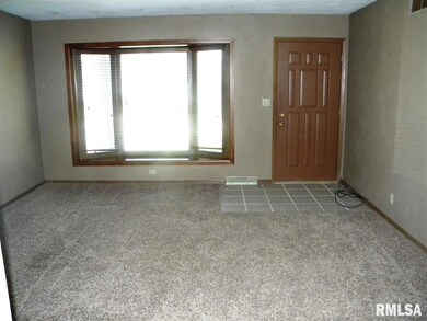 2145 W 34th St, Davenport, IA 52806 - photo 6