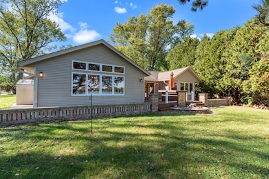 W378S5028 W Pretty Lake Rd, Dousman, WI 53118 - photo 5