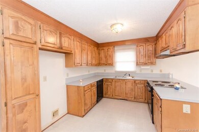 2193 Oklahoma Ct, Lincolnton, NC 28092 - photo 2