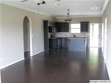 LARGE FAMILY AREA OPEN TO KITCHEN