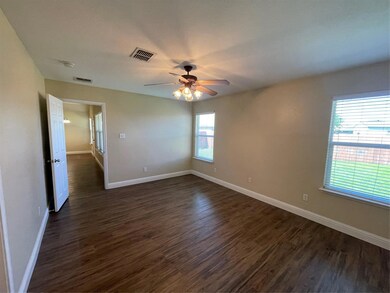 219 Sardius Blvd, Granbury, TX 76049 - photo 7