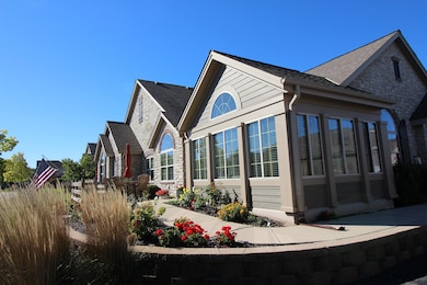 W250N5015 William Dr, Pewaukee, WI 53072 - photo 2