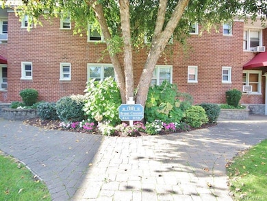 10 Bryant Crescent unit 2L, White Plains, NY 10605 - photo 3