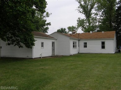 2014 Lewis Dr, Niles, MI 49120 - photo 2