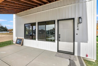 254 W 1st St, Wendell, ID 83355 - photo 2