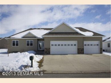 615 2nd St SE, Plainview, MN 55964 - photo 2