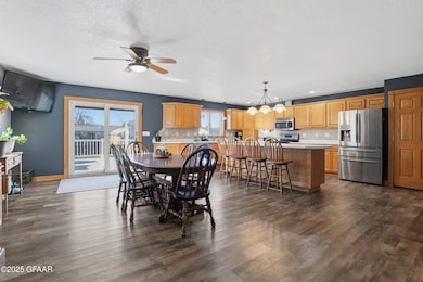 1012 10th Ave SE, East Grand Forks, MN 56721 - photo 6