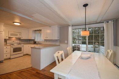 007-Dining_Room-3941326-medium