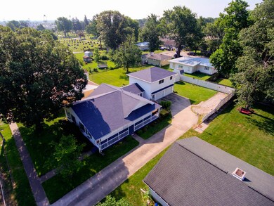 805 E Pinzon St, Tuscola, IL 61953 - photo 6