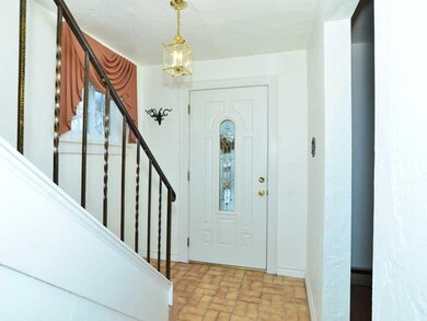 Entry/Foyer.