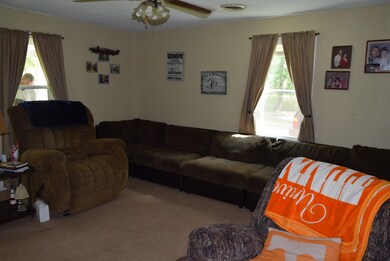 1409 Oakdale St, Manchester, TN 37355 - photo 2