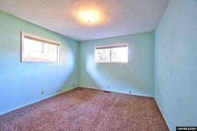 914 Espana Ave N, Keizer, OR 97303 - photo 6