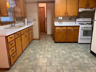 313 S Race St, New Carlisle, IN 46552 - photo 3