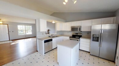 1457 Pineland Ct, Columbus, OH 43223 - photo 6