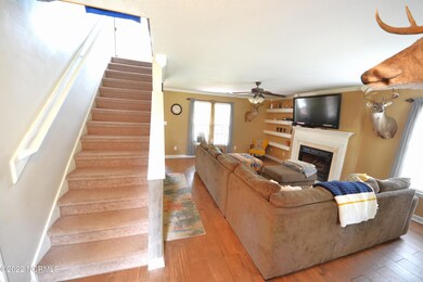 strairs and living 251